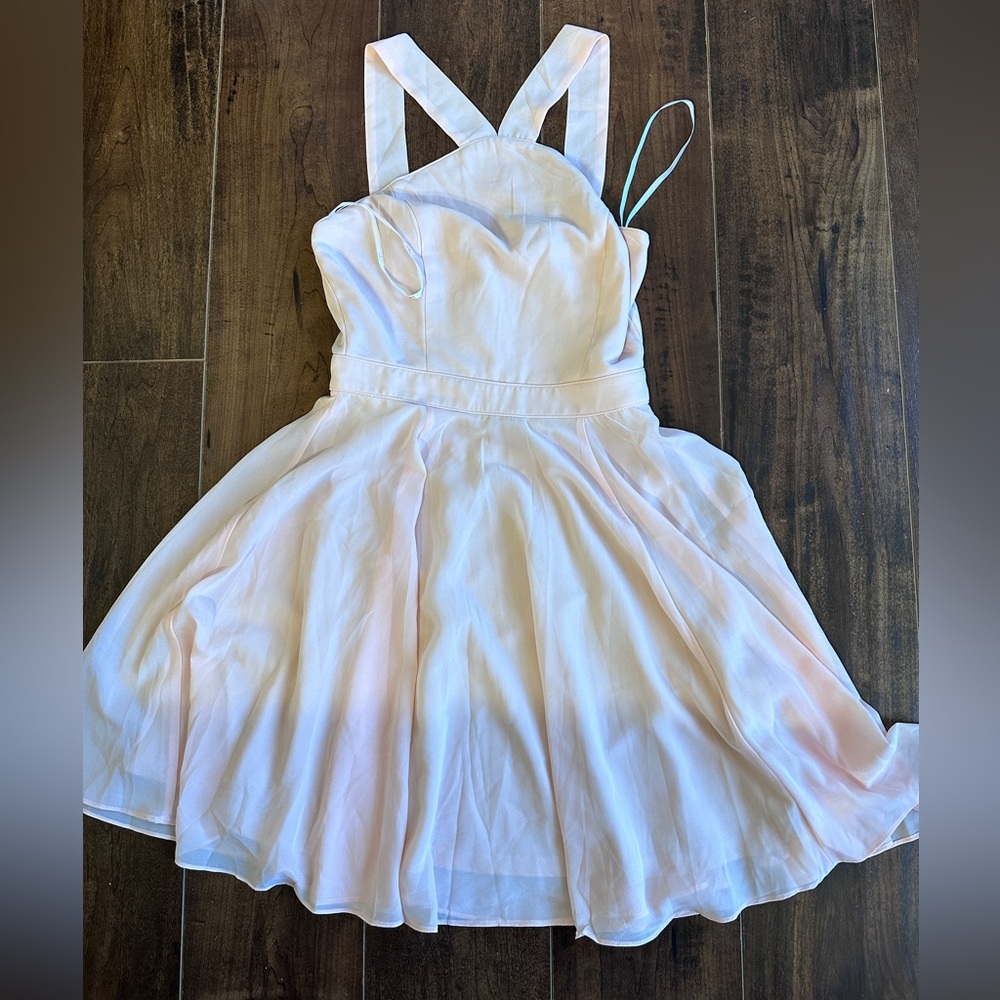 NWT Lulus homecoming dress. Light pink size extra small.